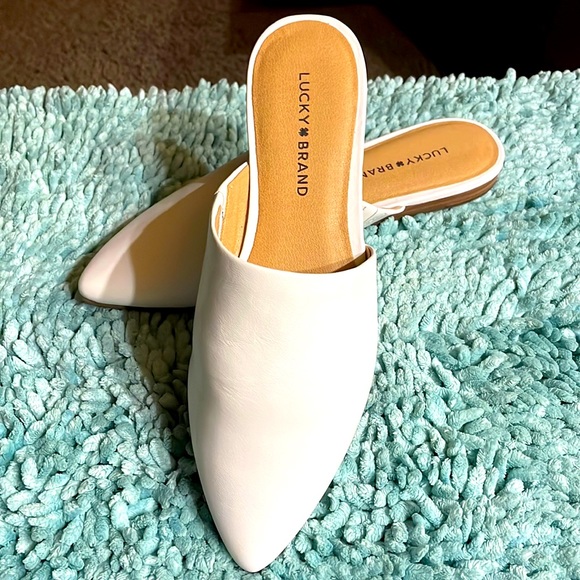 Lucky Brand Shoes - Lucky Brand 🍀 White Loafers